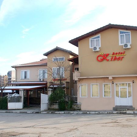Hotel Kibor Gulubovo  Bagian luar foto