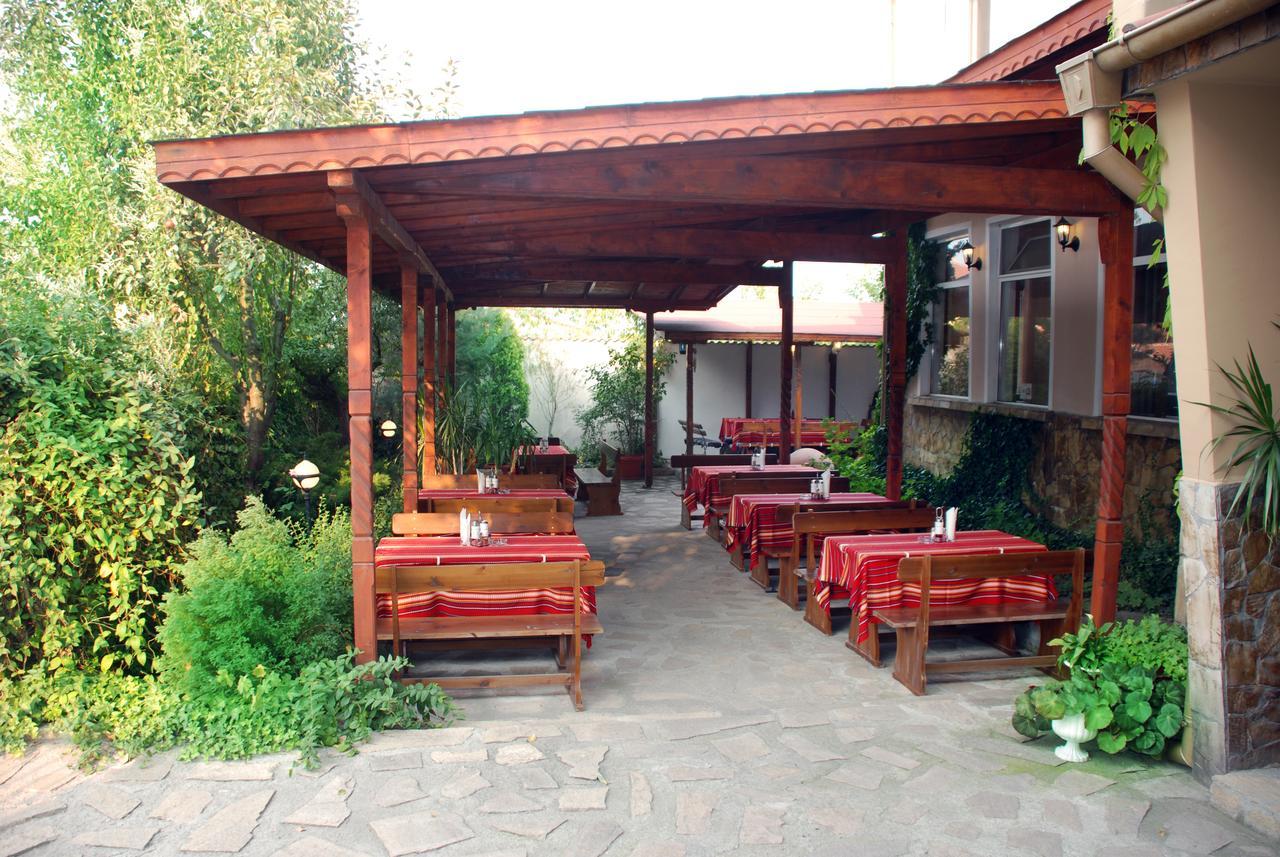 Hotel Kibor Gulubovo  Bagian luar foto